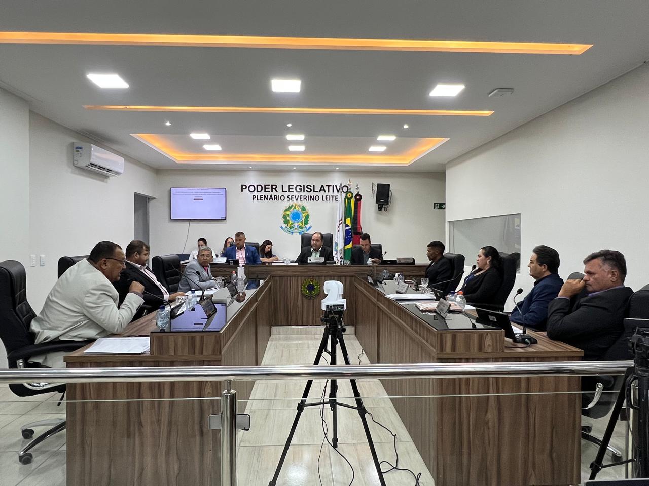 Câmara de Sumé aprova projetos, homenageia atletas e reforça valorização dos servidores efetivos