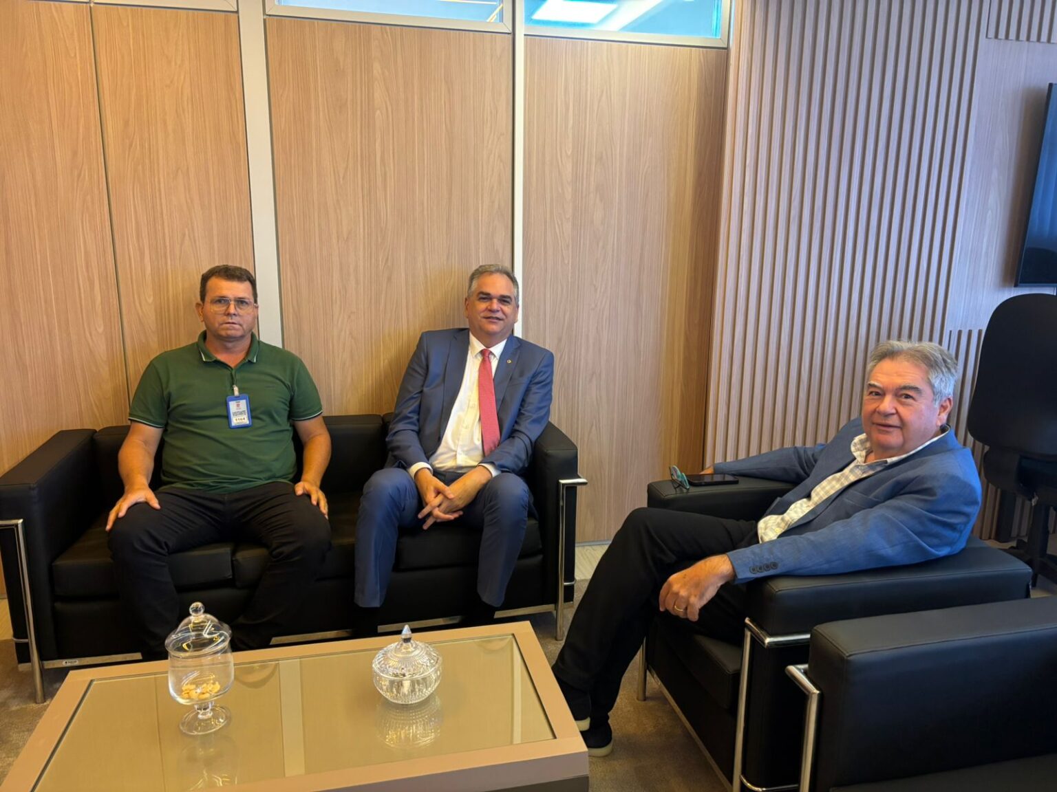 Prefeito Manezinho articula parcerias em João Pessoa para retomada de obras .