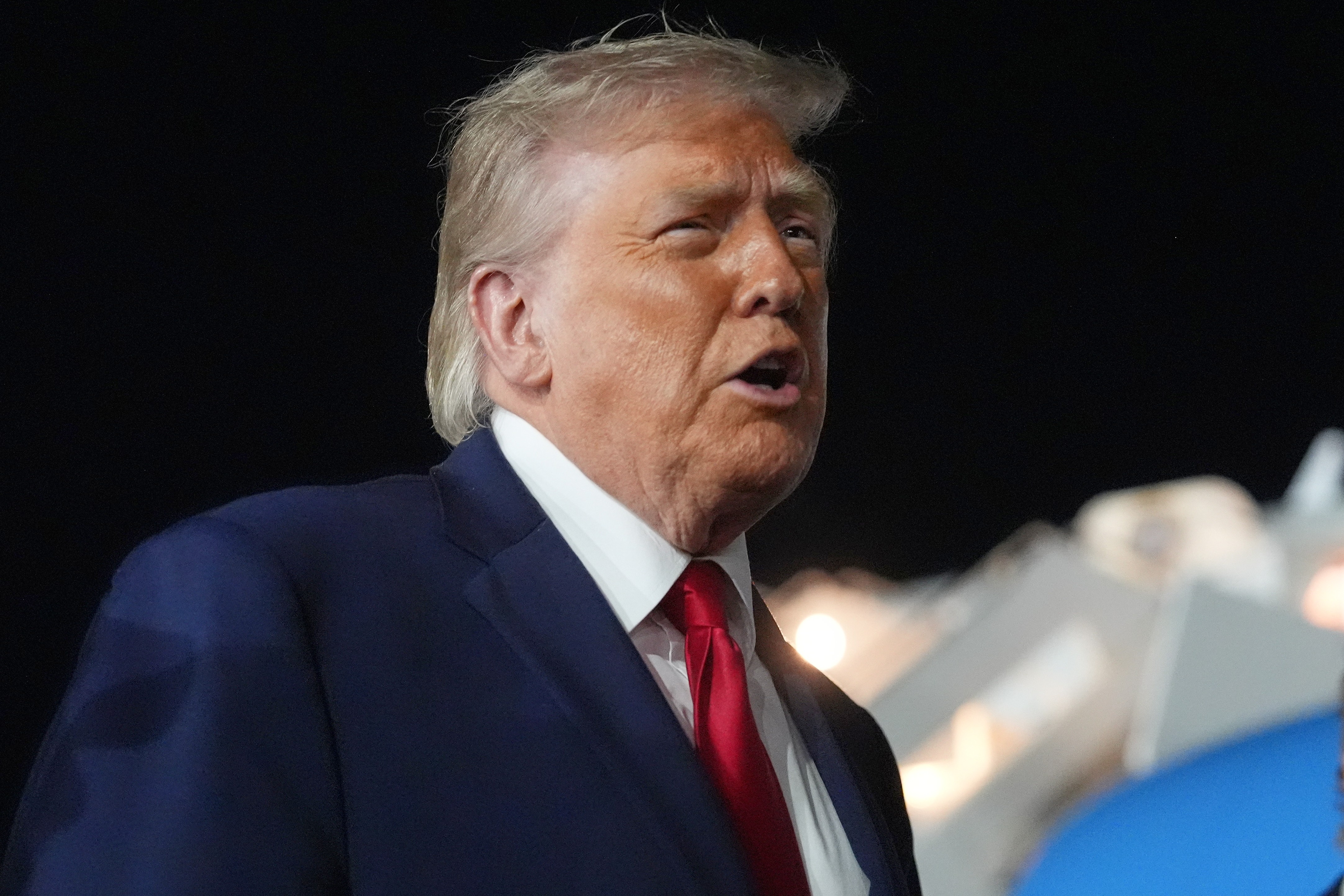 Trump diz que 'EUA atacarão o Irã com muita força' e assumirão controle do petróleo e gás do país